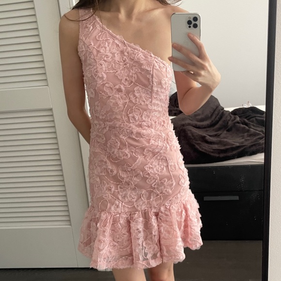 One shoulder dress - Picture 2 of 3